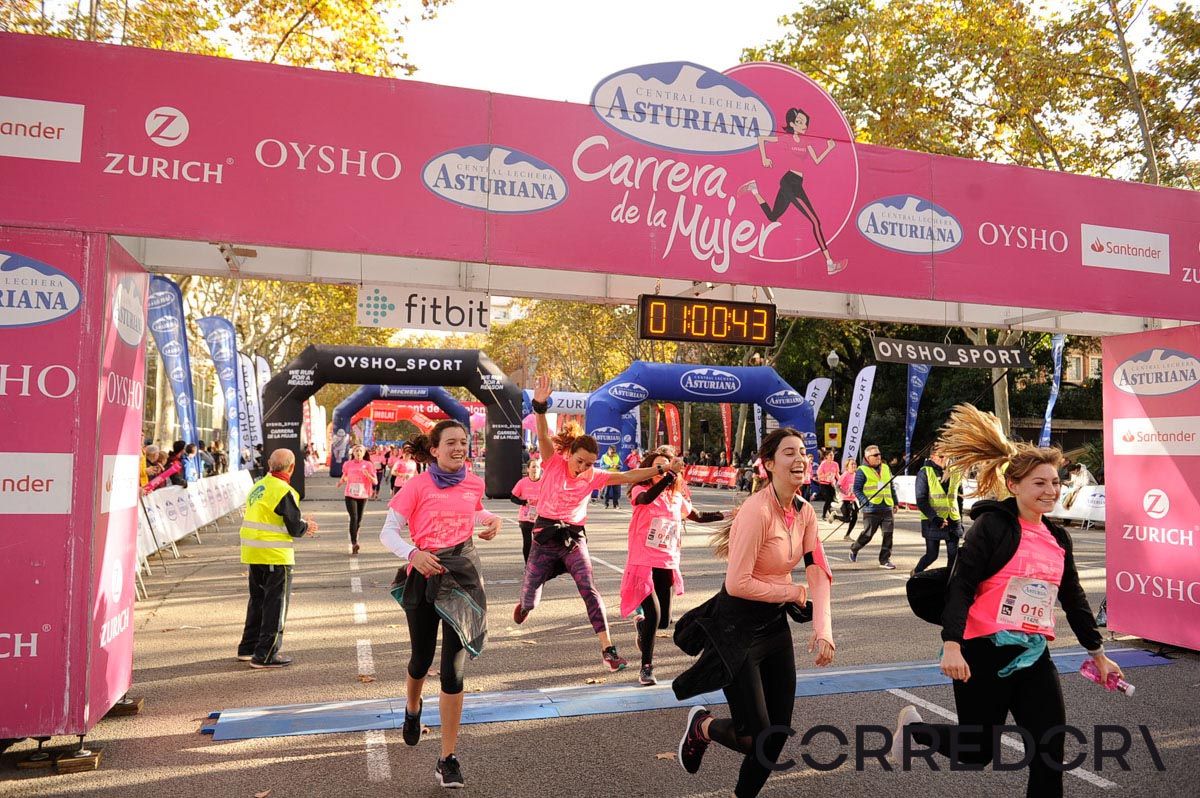Llegada de la Carrera de la Mujer de Barcelona (ARCO IZQUIERDO 27)