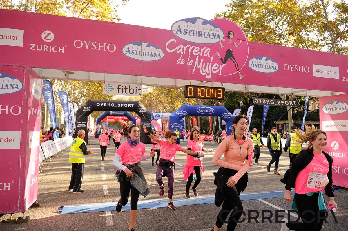 Llegada de la Carrera de la Mujer de Barcelona (ARCO IZQUIERDO 27)