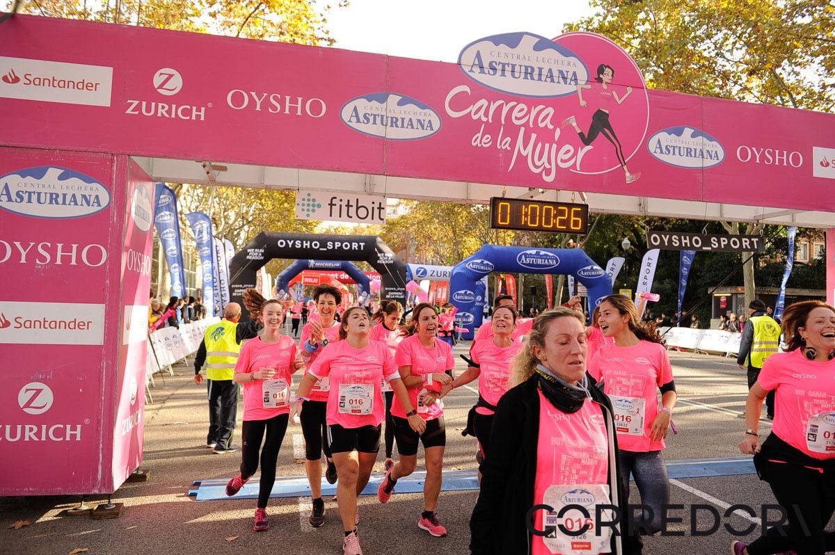 Llegada de la Carrera de la Mujer de Barcelona (ARCO IZQUIERDO 27)
