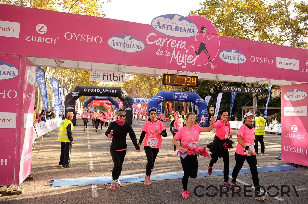 Llegada de la Carrera de la Mujer de Barcelona (ARCO IZQUIERDO 27)