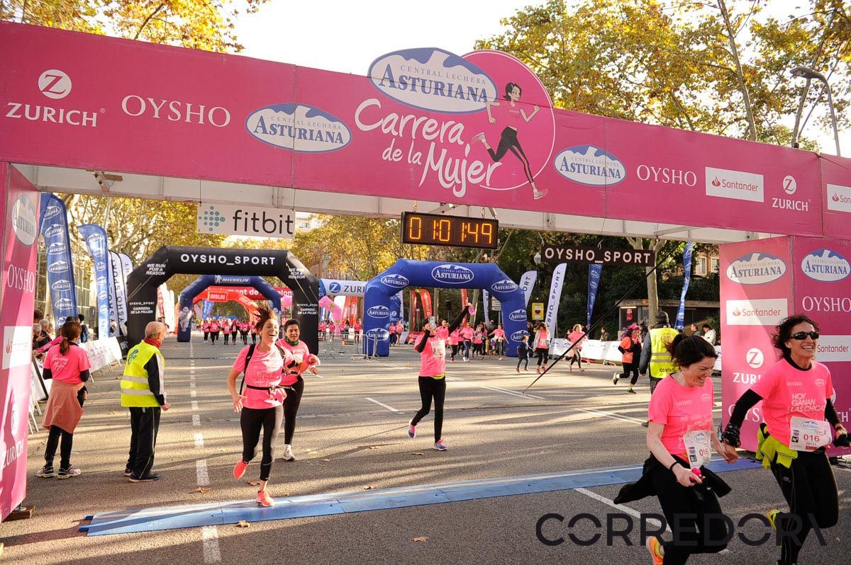 Llegada de la Carrera de la Mujer de Barcelona (ARCO IZQUIERDO 29)