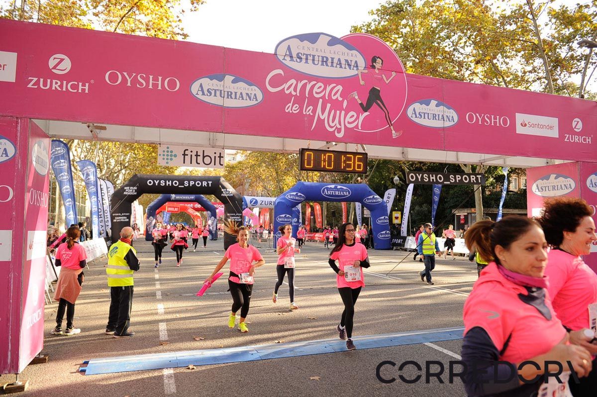 Llegada de la Carrera de la Mujer de Barcelona (ARCO IZQUIERDO 28)