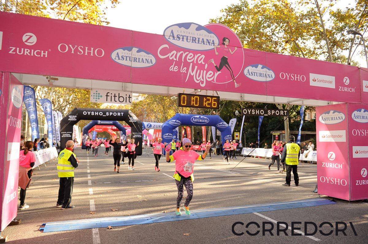 Llegada de la Carrera de la Mujer de Barcelona (ARCO IZQUIERDO 28)