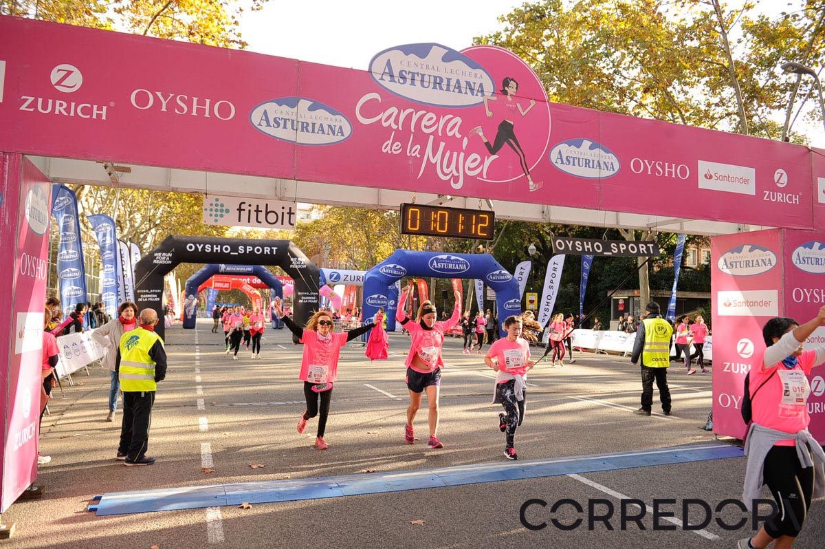 Llegada de la Carrera de la Mujer de Barcelona (ARCO IZQUIERDO 28)