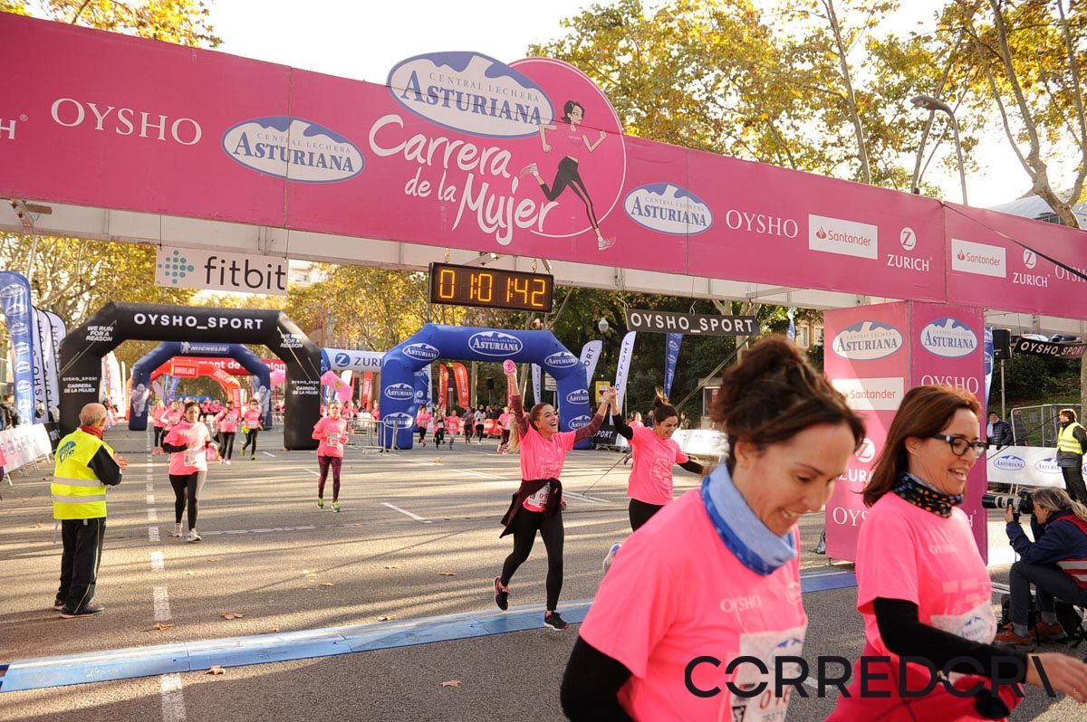 Llegada de la Carrera de la Mujer de Barcelona (ARCO IZQUIERDO 29)