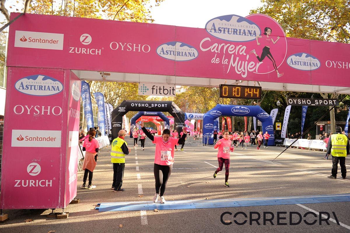 Llegada de la Carrera de la Mujer de Barcelona (ARCO IZQUIERDO 29)