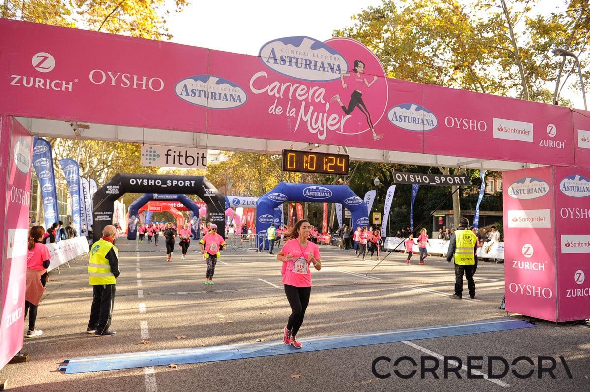 Llegada de la Carrera de la Mujer de Barcelona (ARCO IZQUIERDO 28)