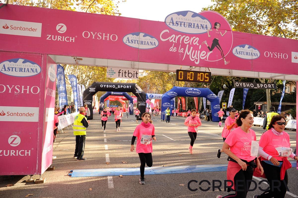 Llegada de la Carrera de la Mujer de Barcelona (ARCO IZQUIERDO 28)