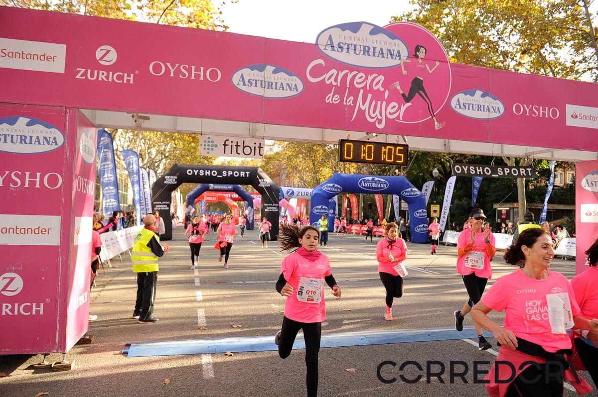 Llegada de la Carrera de la Mujer de Barcelona (ARCO IZQUIERDO 28)