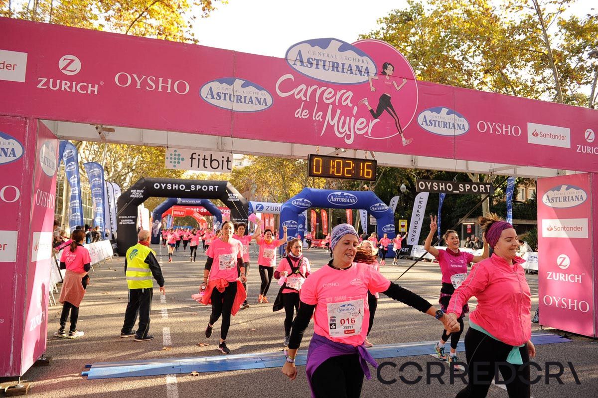 Llegada de la Carrera de la Mujer de Barcelona (ARCO IZQUIERDO 30)