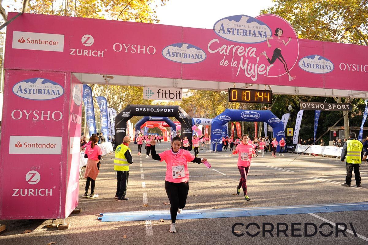 Llegada de la Carrera de la Mujer de Barcelona (ARCO IZQUIERDO 29)
