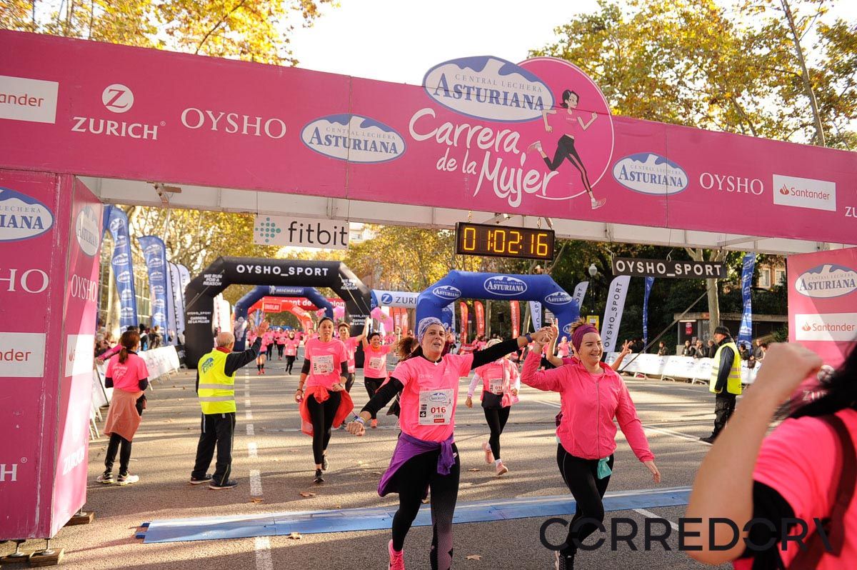 Llegada de la Carrera de la Mujer de Barcelona (ARCO IZQUIERDO 30)