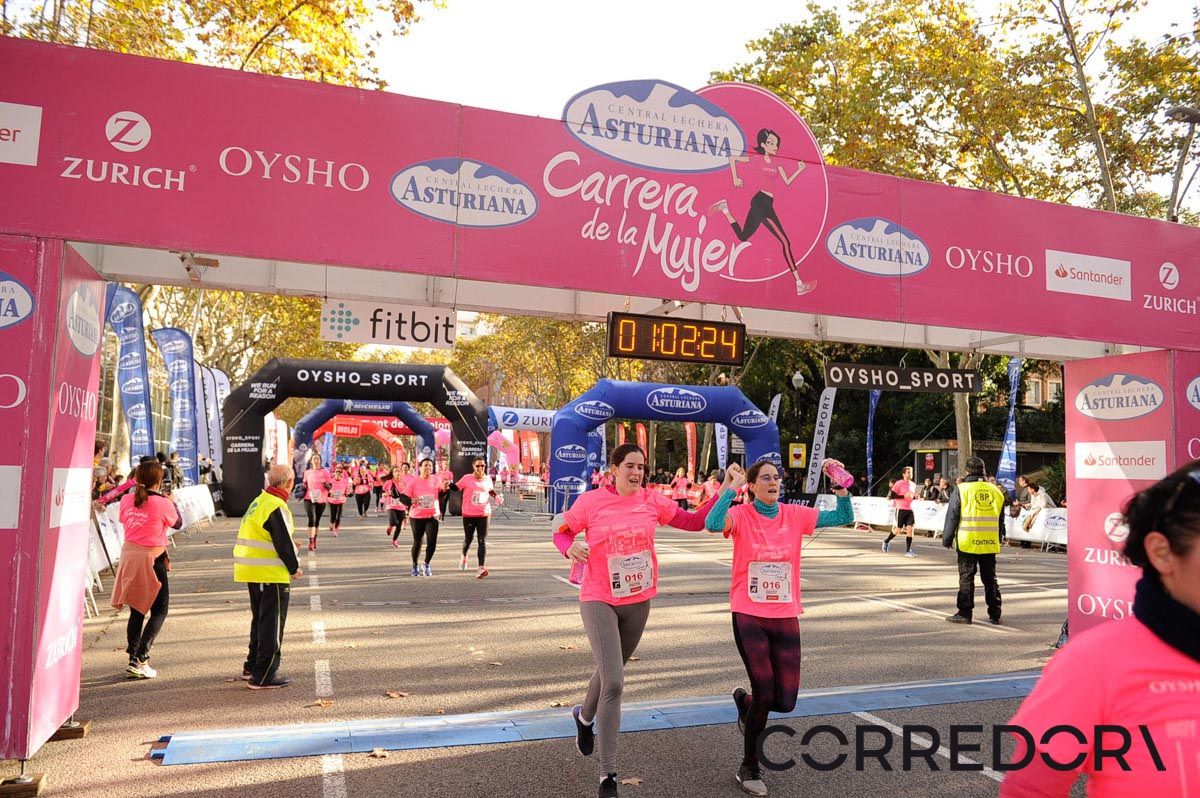 Llegada de la Carrera de la Mujer de Barcelona (ARCO IZQUIERDO 30)