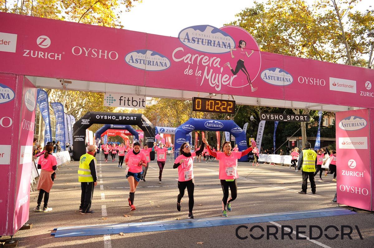 Llegada de la Carrera de la Mujer de Barcelona (ARCO IZQUIERDO 30)