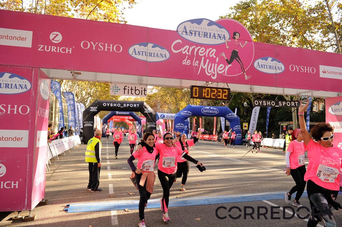 Llegada de la Carrera de la Mujer de Barcelona (ARCO IZQUIERDO 30)