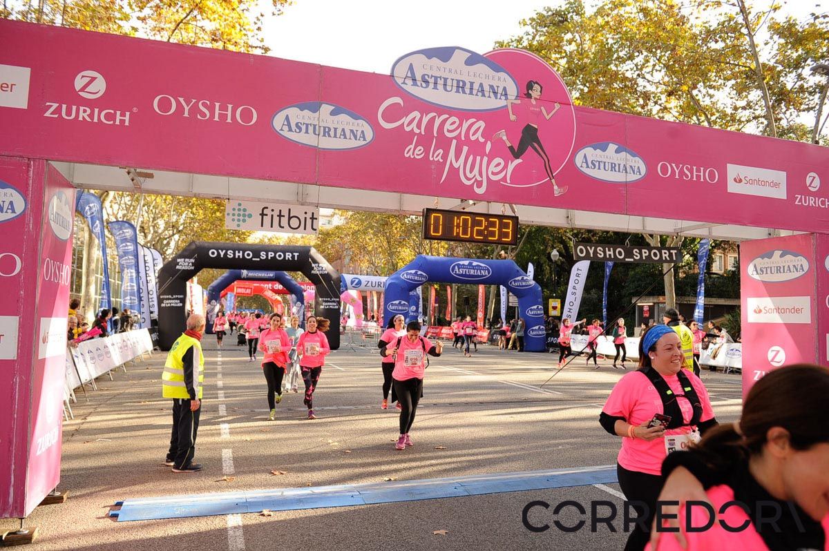 Llegada de la Carrera de la Mujer de Barcelona (ARCO IZQUIERDO 30)