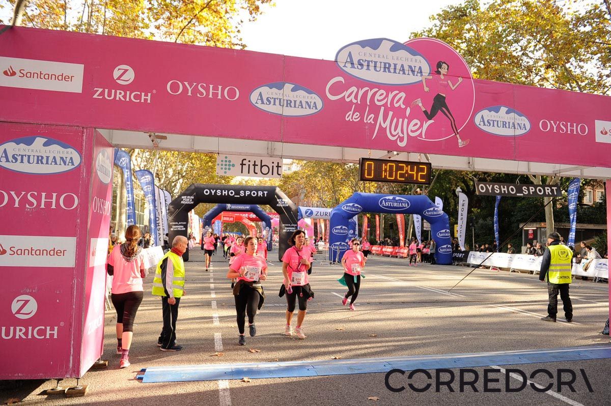 Llegada de la Carrera de la Mujer de Barcelona (ARCO IZQUIERDO 30)