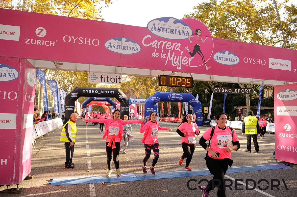 Llegada de la Carrera de la Mujer de Barcelona (ARCO IZQUIERDO 30)