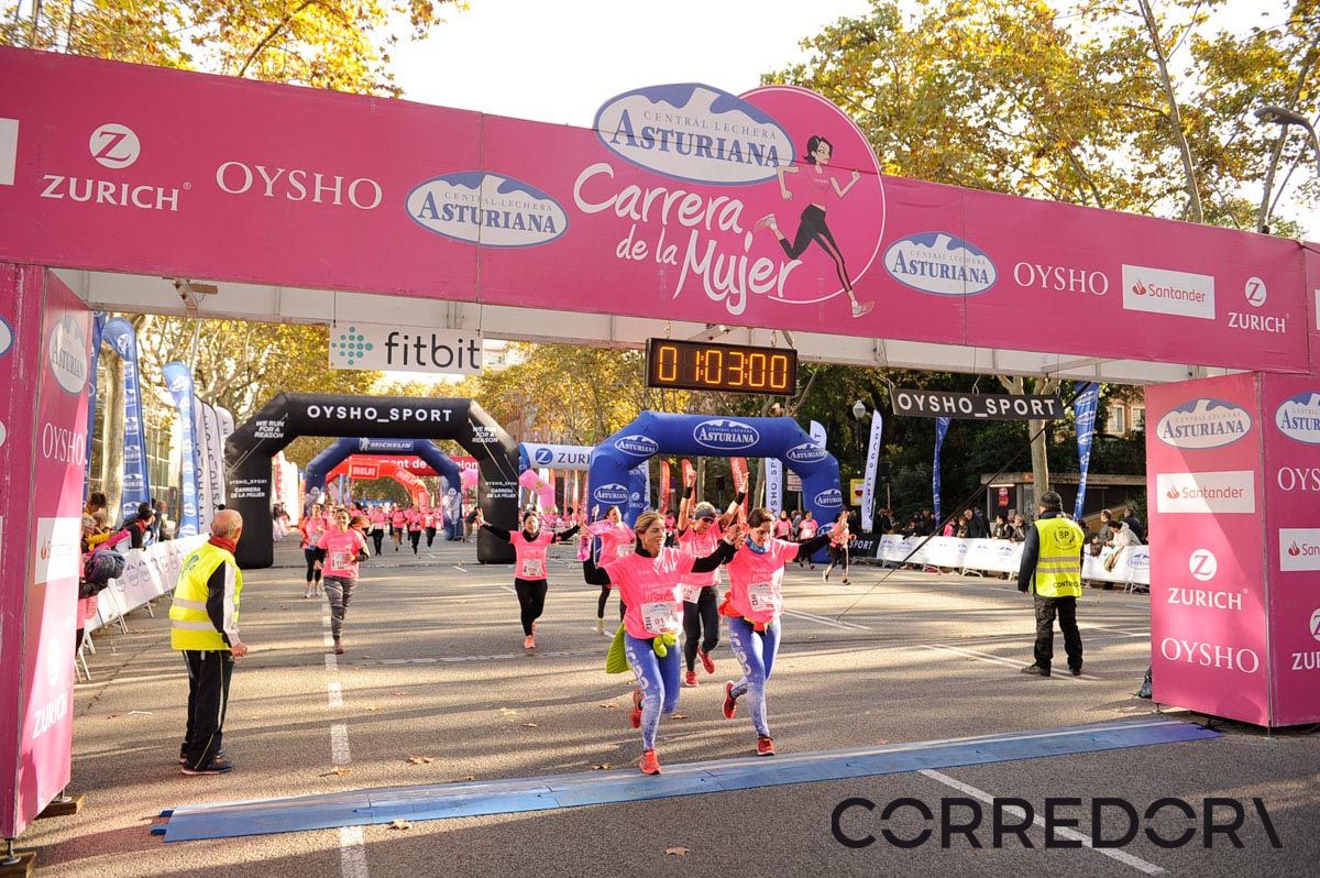 Llegada de la Carrera de la Mujer de Barcelona (ARCO IZQUIERDO 31)