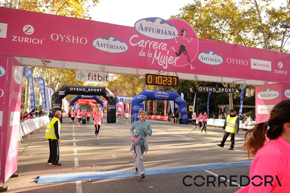 Llegada de la Carrera de la Mujer de Barcelona (ARCO IZQUIERDO 30)