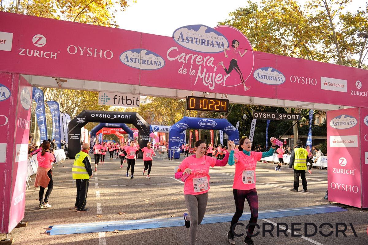 Llegada de la Carrera de la Mujer de Barcelona (ARCO IZQUIERDO 30)