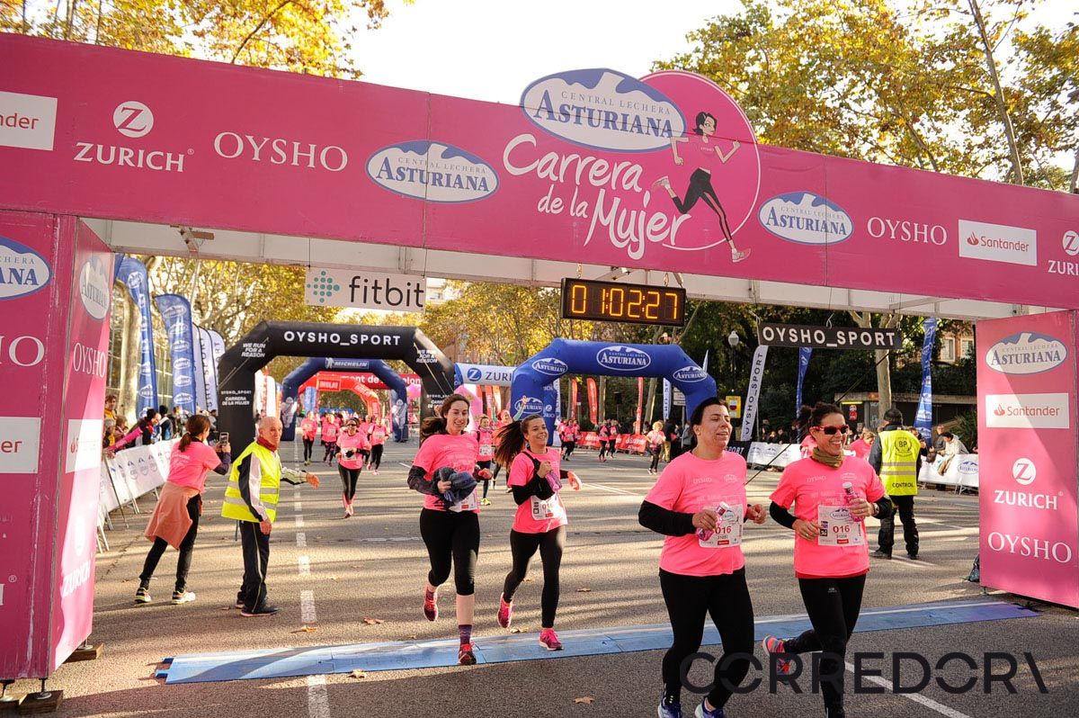 Llegada de la Carrera de la Mujer de Barcelona (ARCO IZQUIERDO 30)