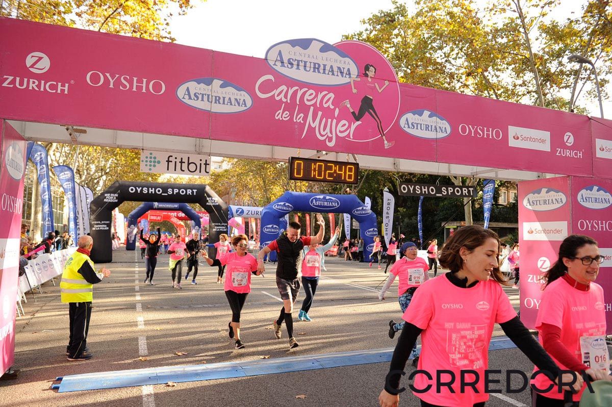 Llegada de la Carrera de la Mujer de Barcelona (ARCO IZQUIERDO 31)