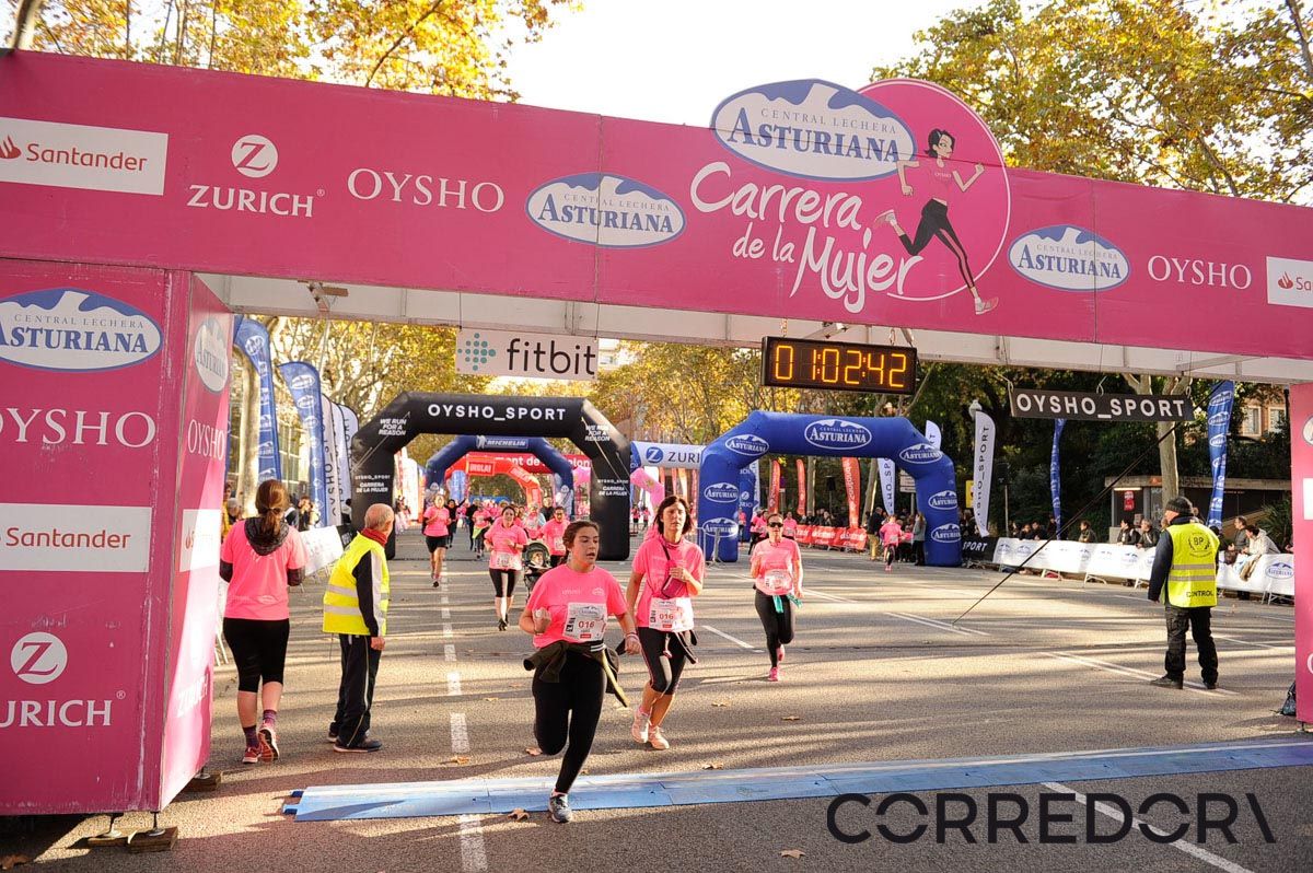 Llegada de la Carrera de la Mujer de Barcelona (ARCO IZQUIERDO 30)