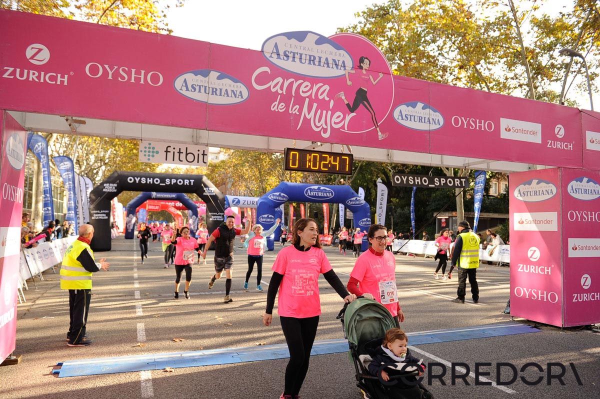 Llegada de la Carrera de la Mujer de Barcelona (ARCO IZQUIERDO 31)