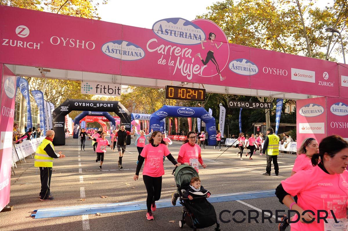Llegada de la Carrera de la Mujer de Barcelona (ARCO IZQUIERDO 31)