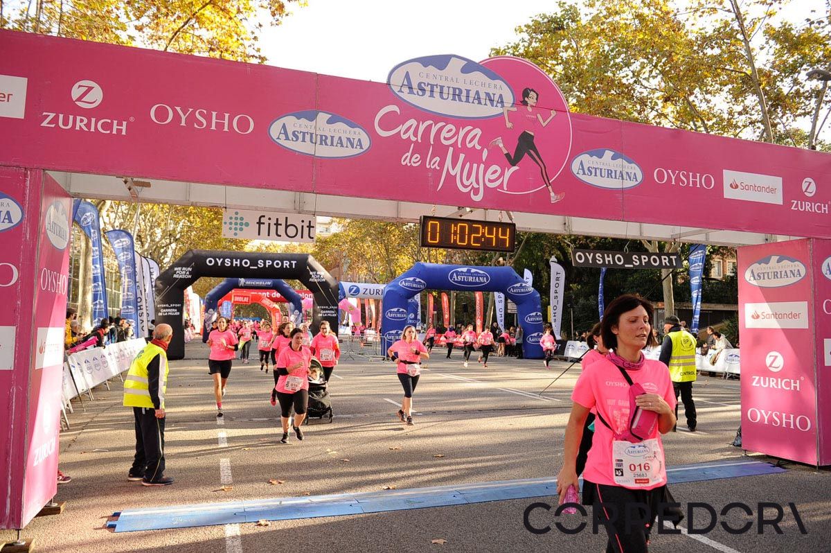 Llegada de la Carrera de la Mujer de Barcelona (ARCO IZQUIERDO 30)