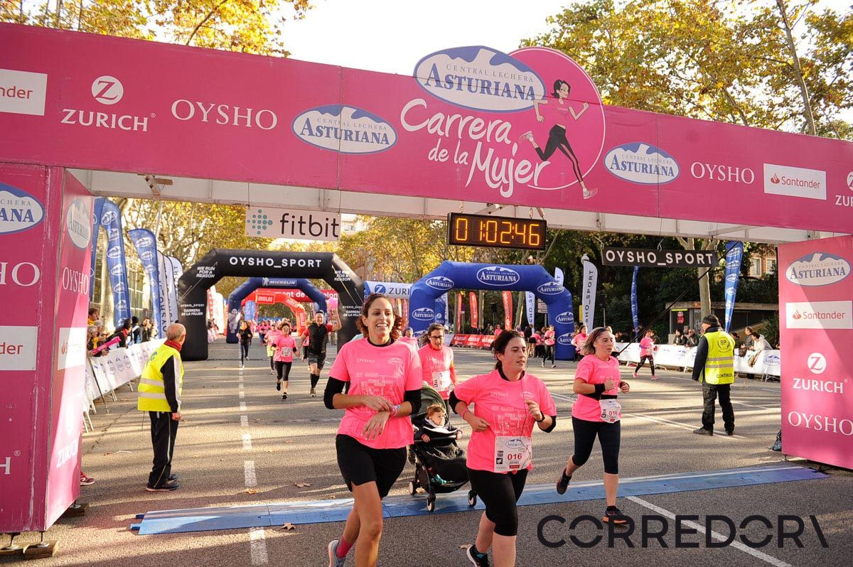 Llegada de la Carrera de la Mujer de Barcelona (ARCO IZQUIERDO 31)