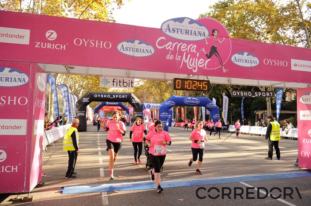 Llegada de la Carrera de la Mujer de Barcelona (ARCO IZQUIERDO 31)