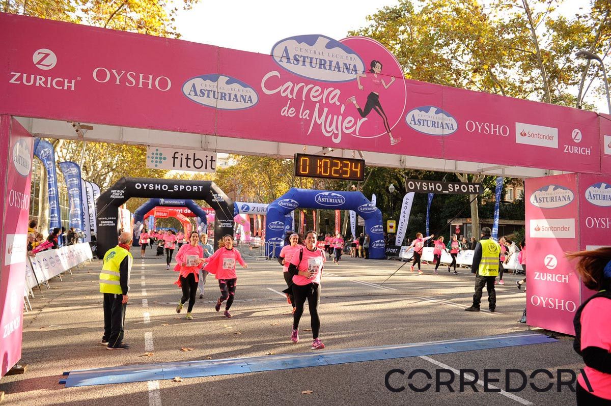 Llegada de la Carrera de la Mujer de Barcelona (ARCO IZQUIERDO 30)