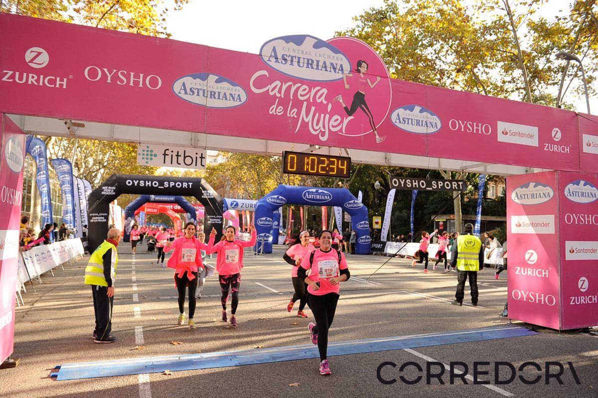 Llegada de la Carrera de la Mujer de Barcelona (ARCO IZQUIERDO 30)