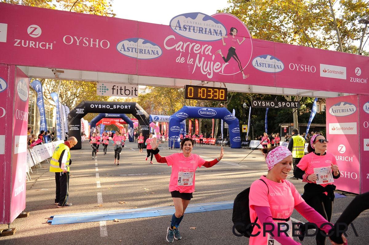Llegada de la Carrera de la Mujer de Barcelona (ARCO IZQUIERDO 32)