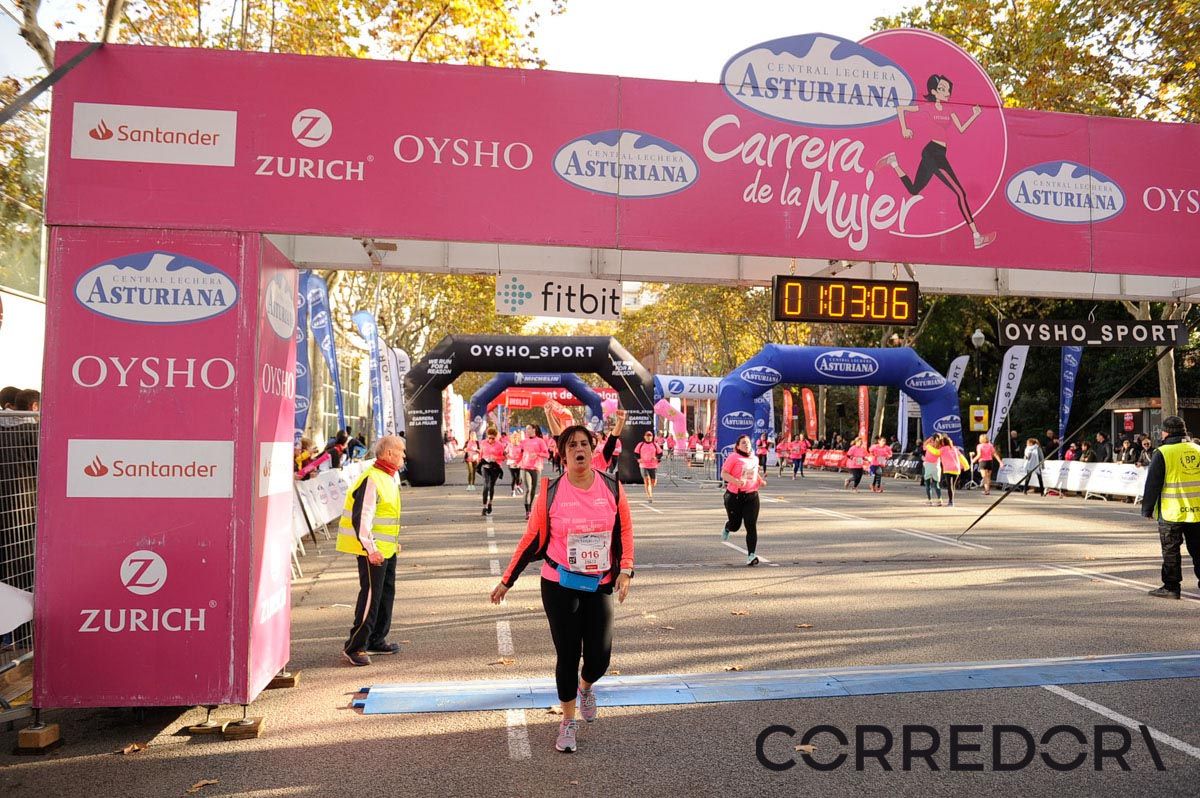 Llegada de la Carrera de la Mujer de Barcelona (ARCO IZQUIERDO 31)