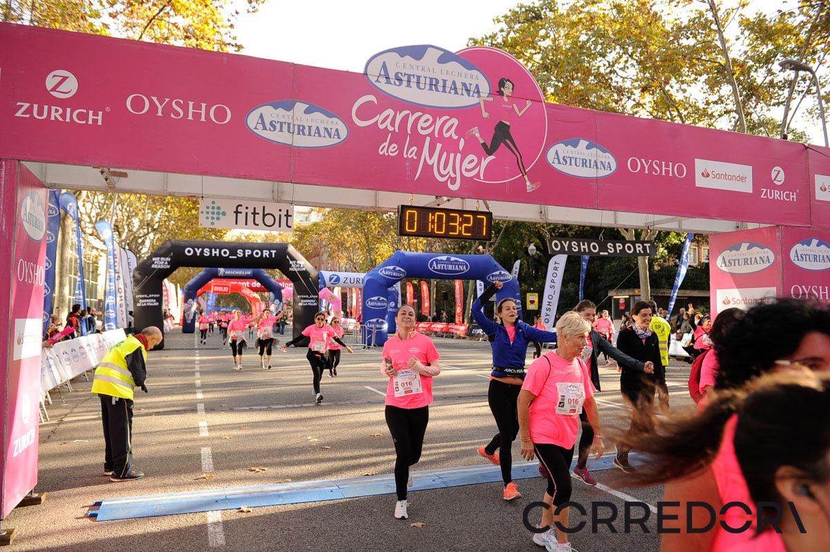 Llegada de la Carrera de la Mujer de Barcelona (ARCO IZQUIERDO 32)