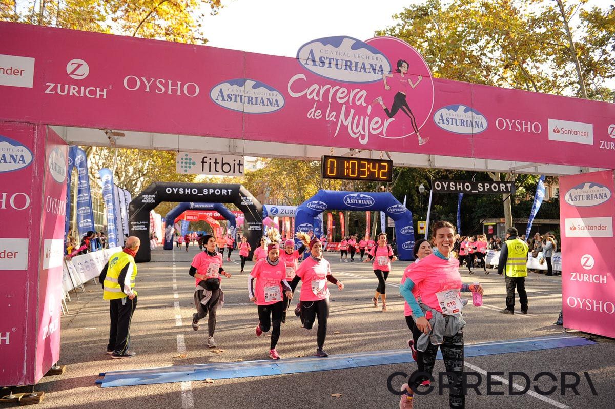 Llegada de la Carrera de la Mujer de Barcelona (ARCO IZQUIERDO 32)