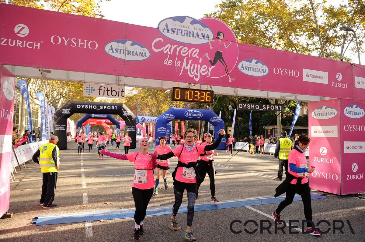 Llegada de la Carrera de la Mujer de Barcelona (ARCO IZQUIERDO 32)