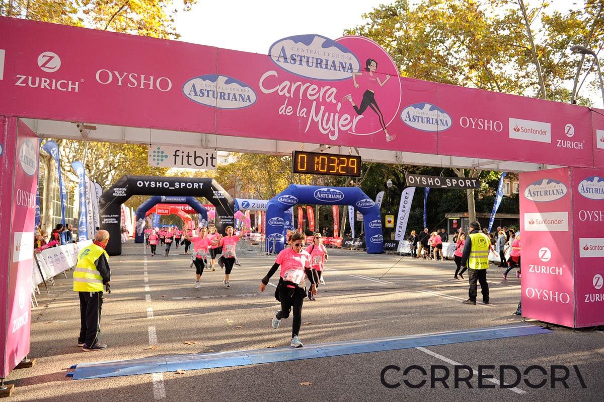 Llegada de la Carrera de la Mujer de Barcelona (ARCO IZQUIERDO 32)