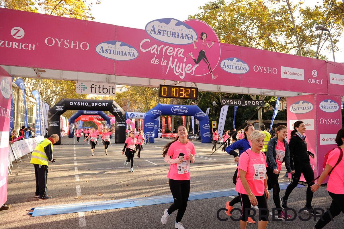 Llegada de la Carrera de la Mujer de Barcelona (ARCO IZQUIERDO 32)