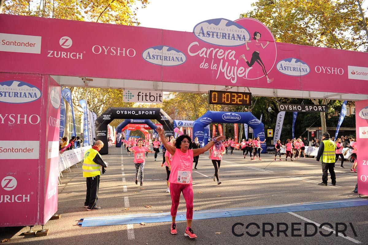 Llegada de la Carrera de la Mujer de Barcelona (ARCO IZQUIERDO 32)