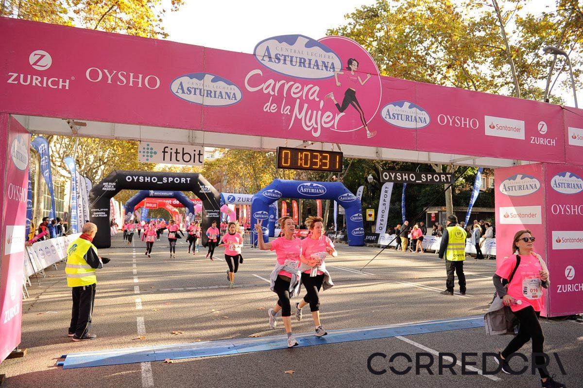 Llegada de la Carrera de la Mujer de Barcelona (ARCO IZQUIERDO 32)