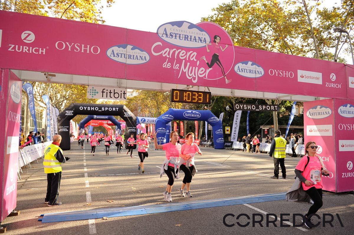 Llegada de la Carrera de la Mujer de Barcelona (ARCO IZQUIERDO 32)