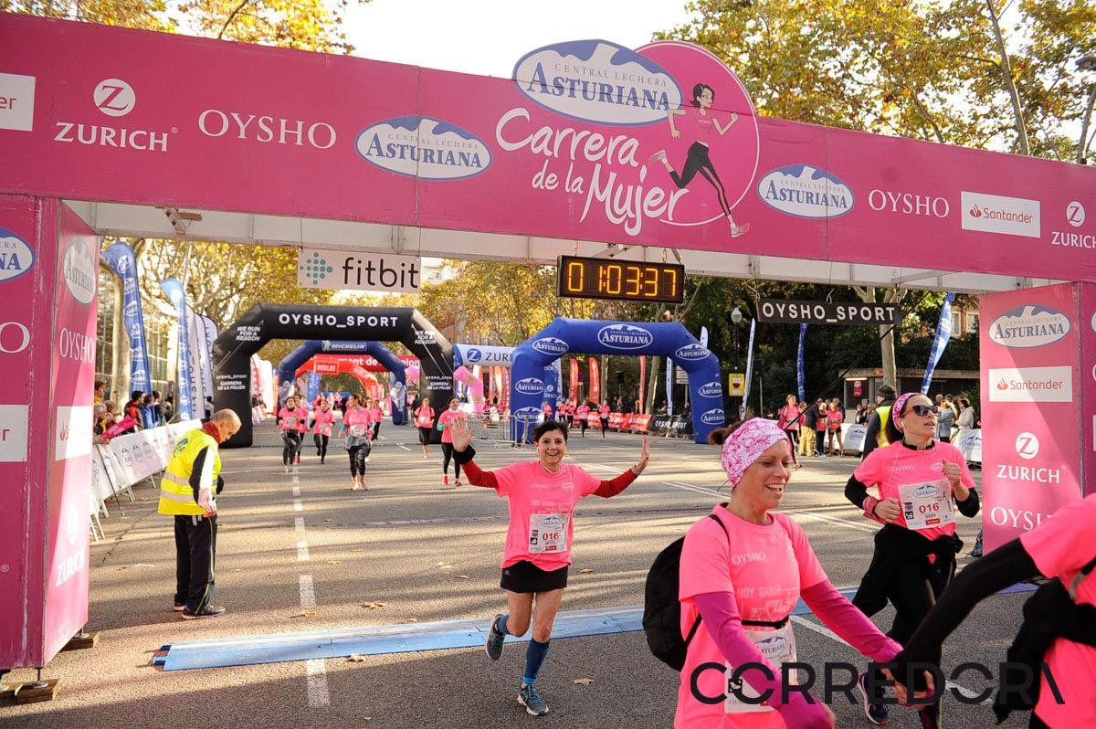 Llegada de la Carrera de la Mujer de Barcelona (ARCO IZQUIERDO 32)