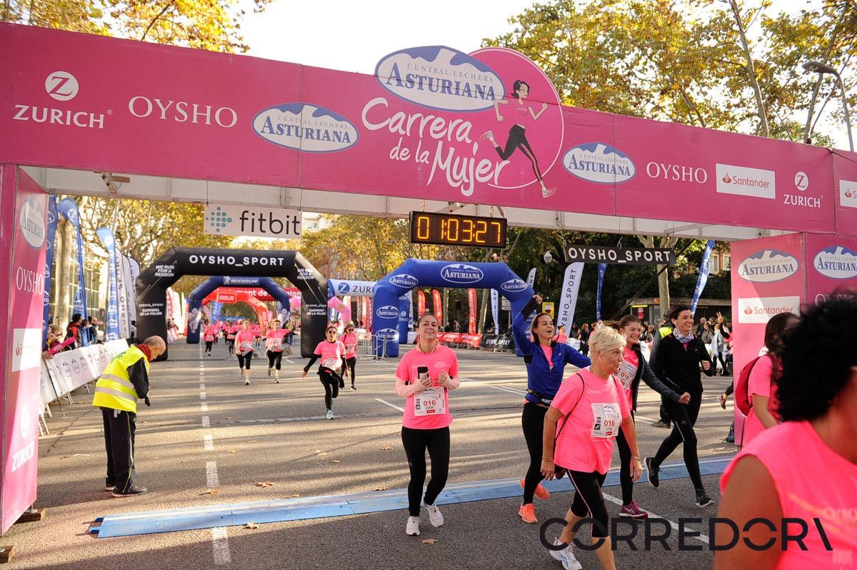 Llegada de la Carrera de la Mujer de Barcelona (ARCO IZQUIERDO 32)