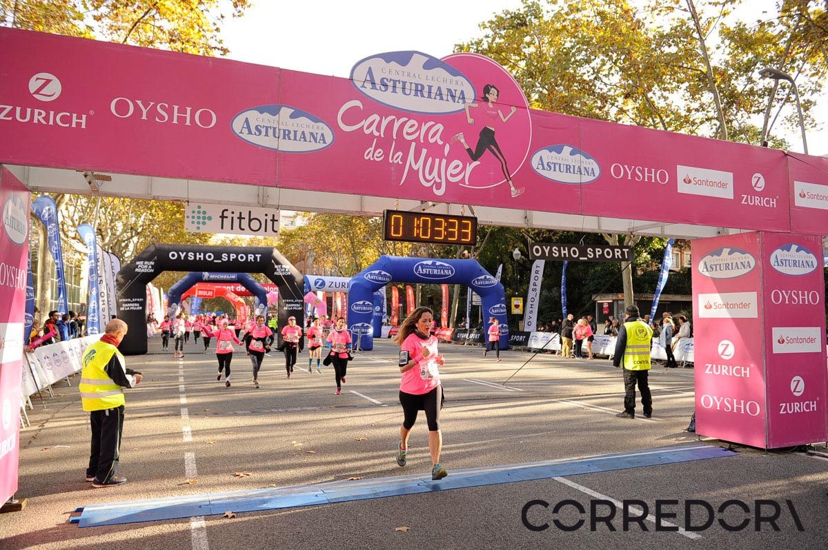 Llegada de la Carrera de la Mujer de Barcelona (ARCO IZQUIERDO 32)