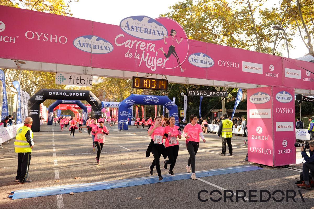 Llegada de la Carrera de la Mujer de Barcelona (ARCO IZQUIERDO 31)