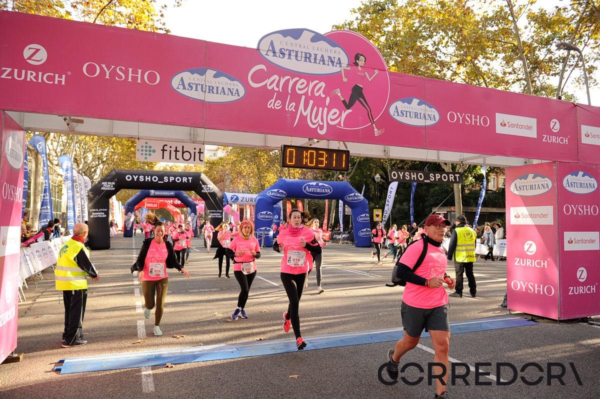 Llegada de la Carrera de la Mujer de Barcelona (ARCO IZQUIERDO 31)